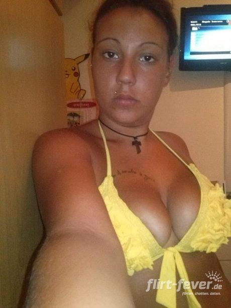 Kostenlose single chatrooms Weird Town Chat Rooms