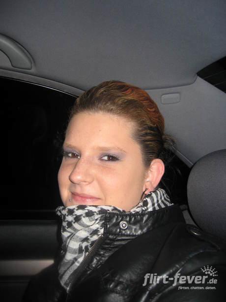Freund flirtet mit anderen frauen auf facebook